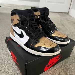 Air Jordan 1 Retro High OG NRG Gold Toe